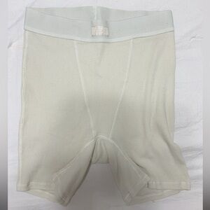 Skims cotton ripped women’s boxers.